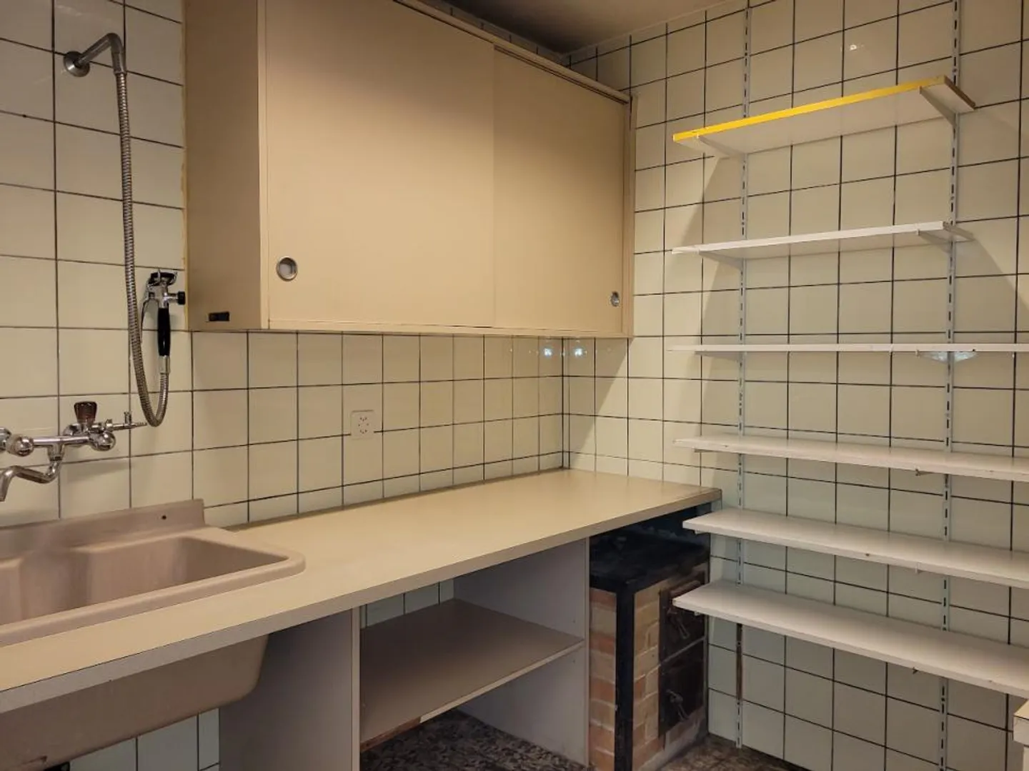 Commercial space on the ground floor - Photo 10 of 13