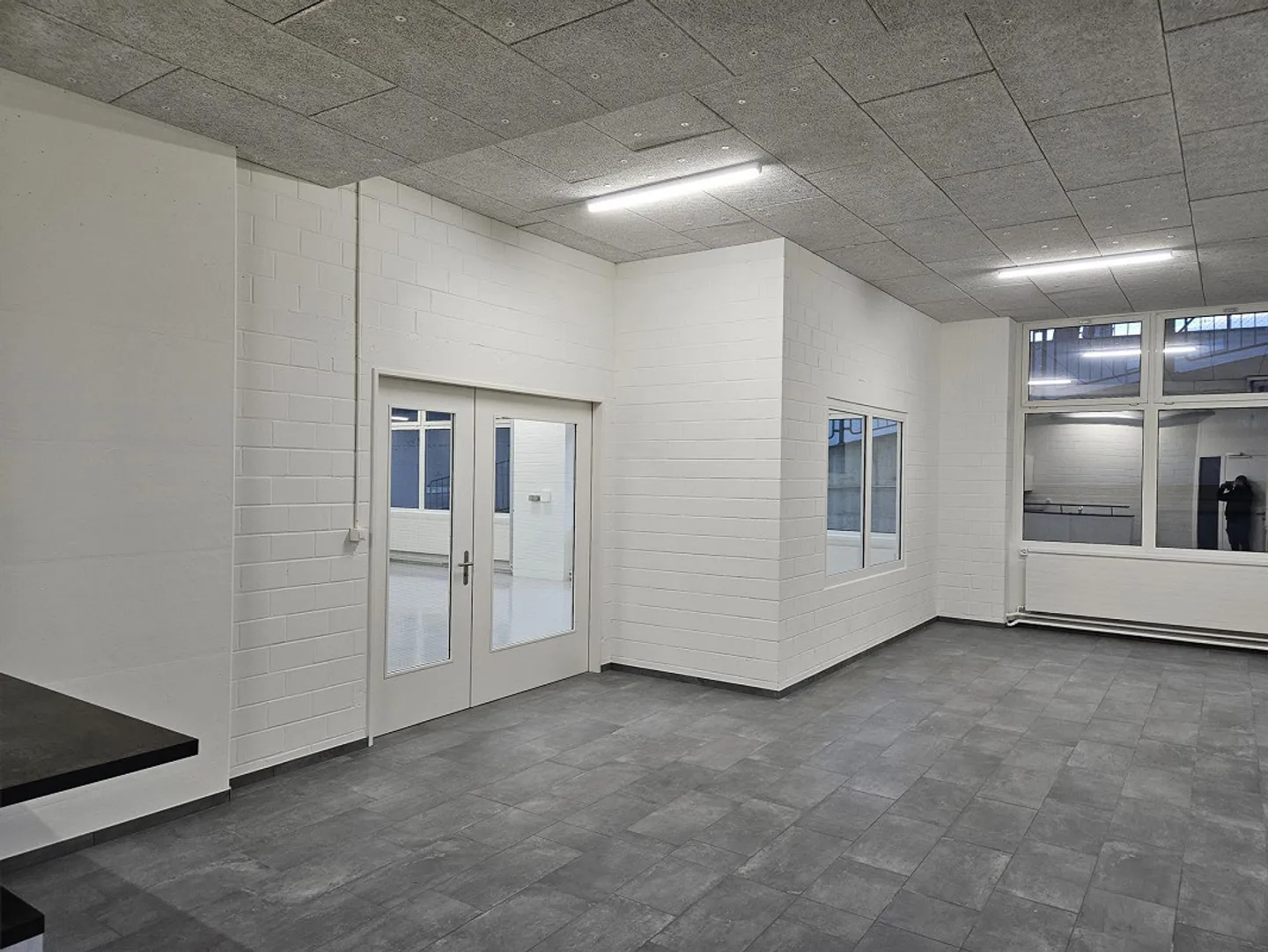 Espace commercial fraîchement rénové, atelier, zone de production - Photo 15 sur 20