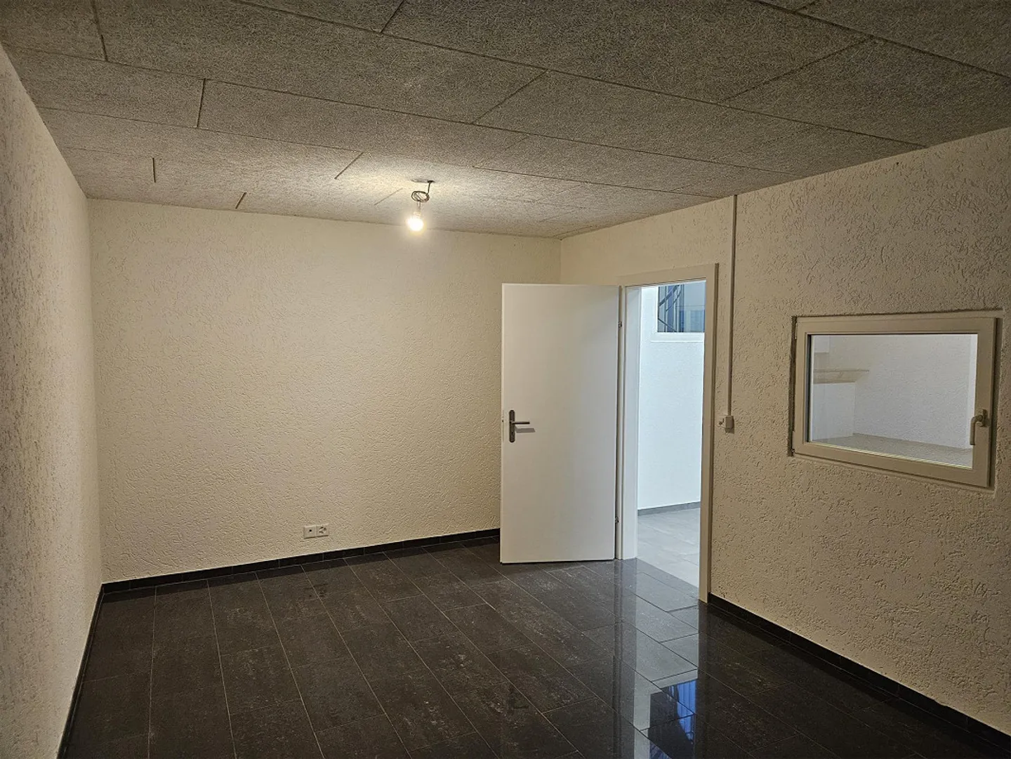 Espace commercial fraîchement rénové, atelier, zone de production - Photo 16 sur 20