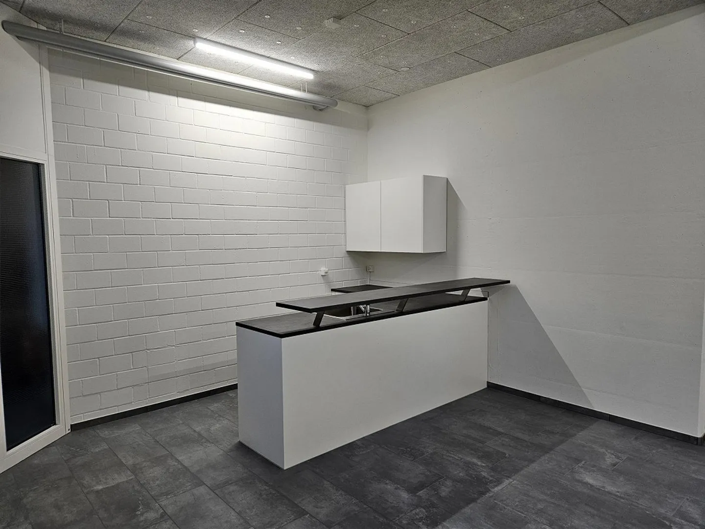 Espace commercial fraîchement rénové, atelier, zone de production - Photo 17 sur 20