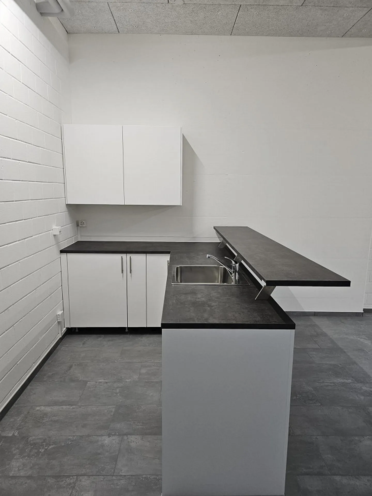 Espace commercial fraîchement rénové, atelier, zone de production - Photo 18 sur 20