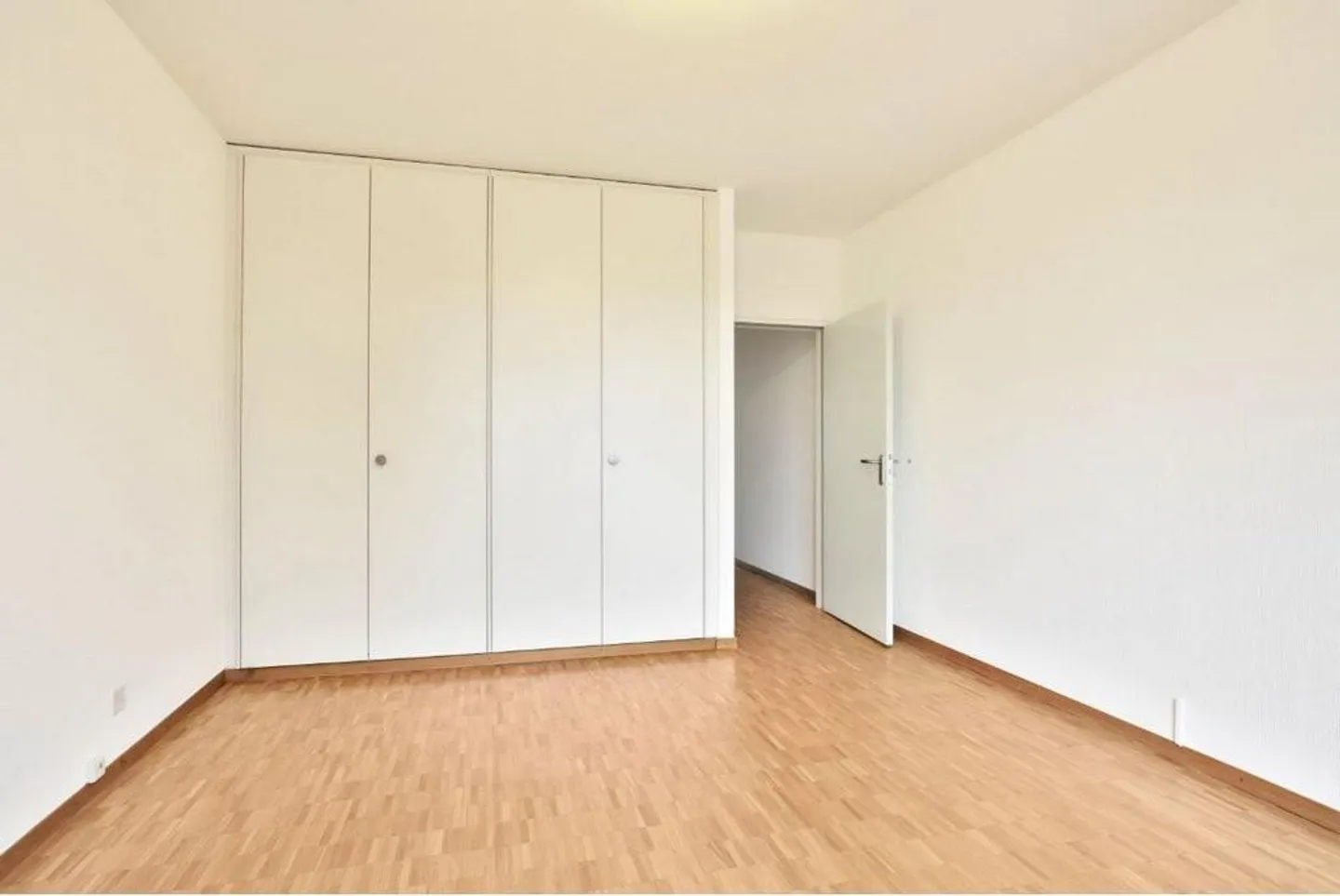 Beautiful accommodation located in the Eaux-Vives district - Photo 8 of 11