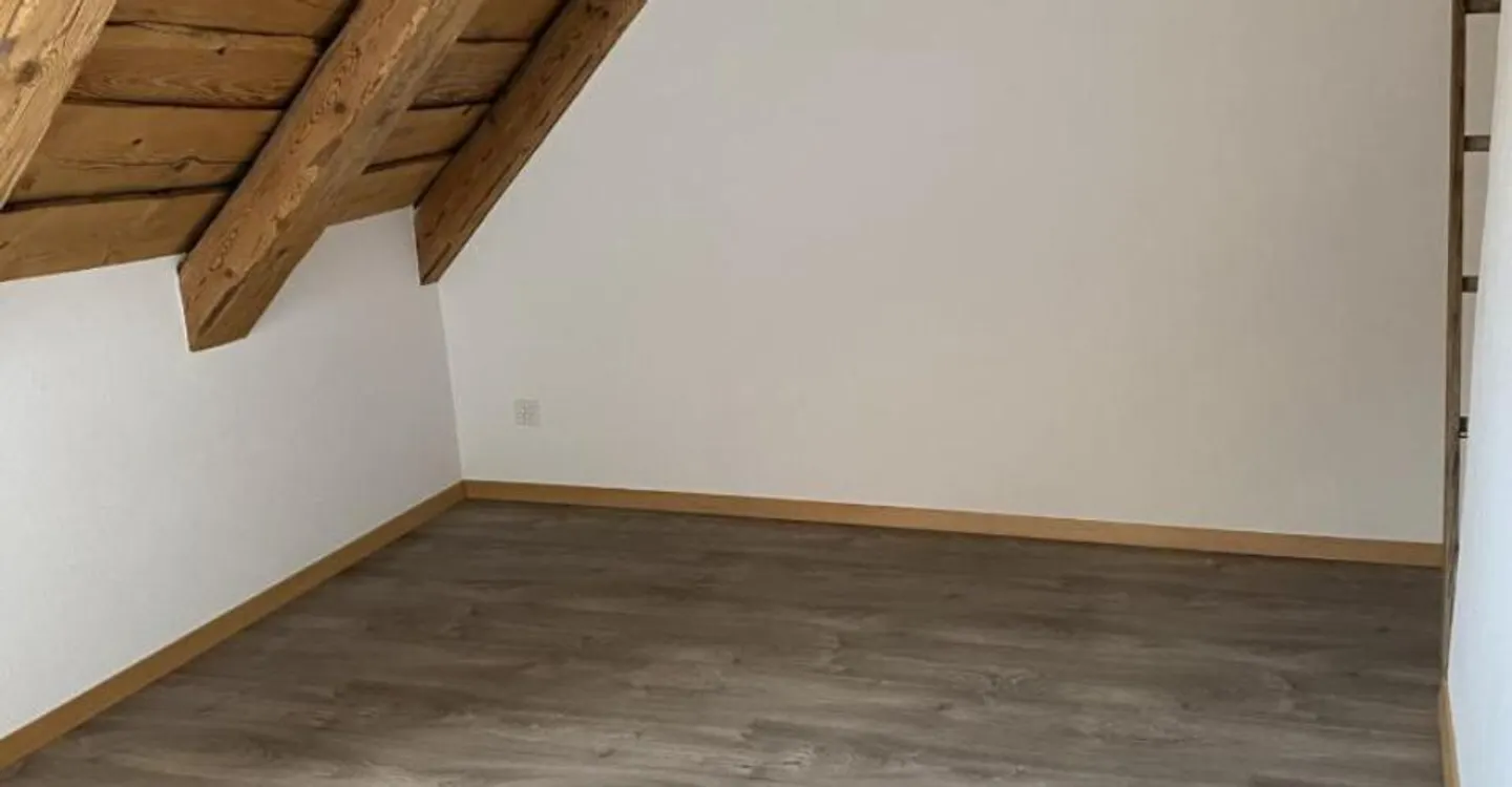 Sonvilier, Wunderschöne 4,5-Zimmer-Wohnung im 3. Stock - Foto 6 von 9