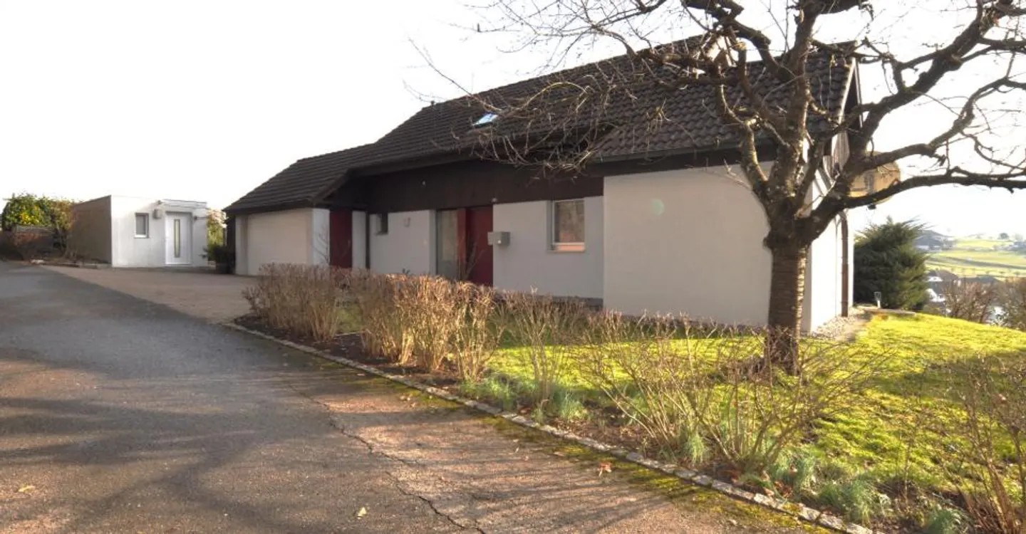 6-Zimmer-Haus - Foto 1 von 14