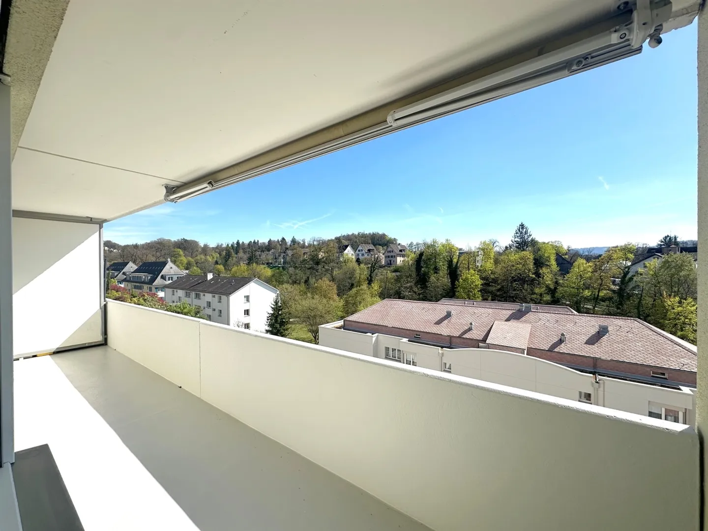 Charming Apartment with Balcony - Photo 11 of 12