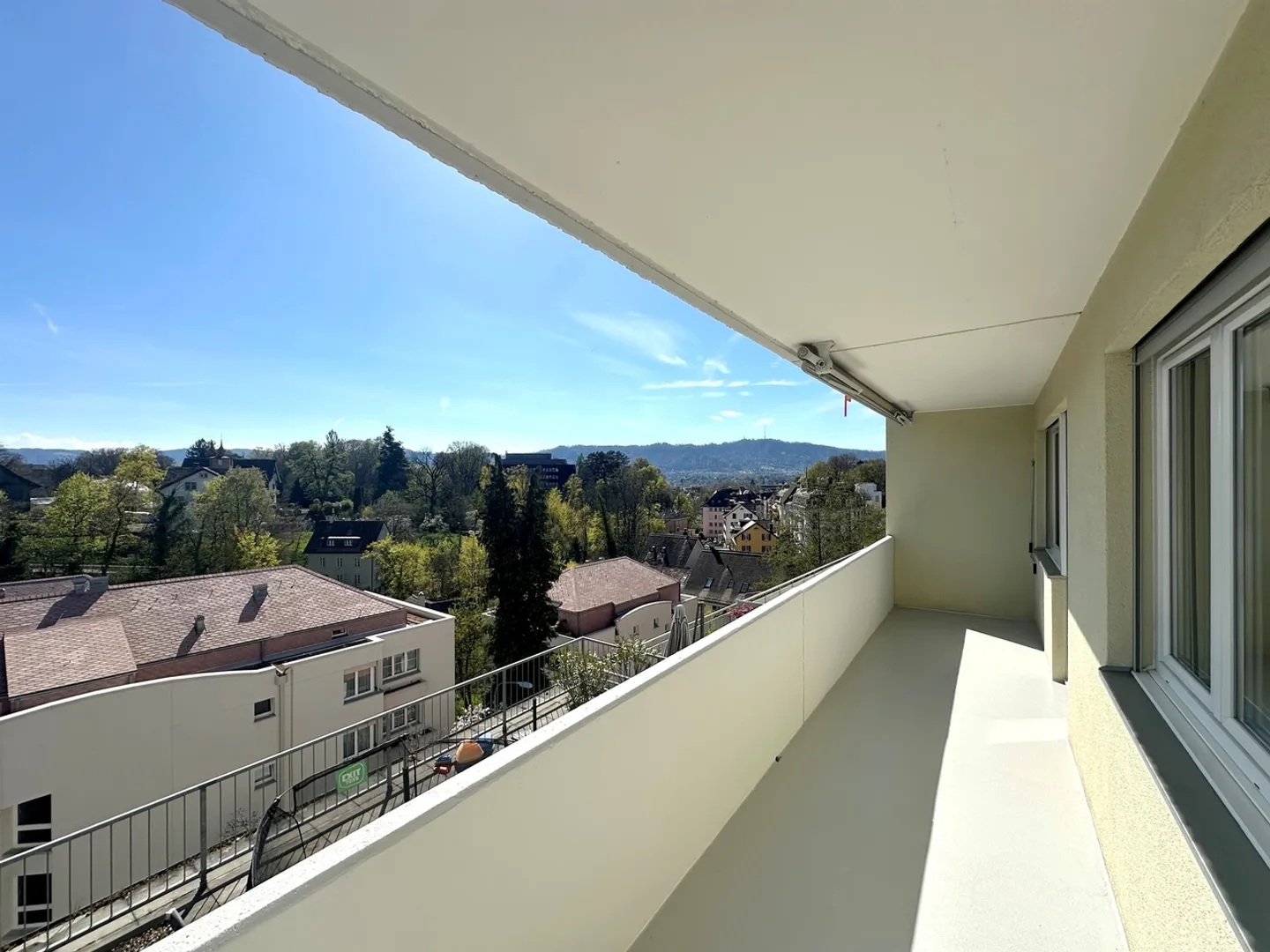 Charming Apartment with Balcony - Photo 12 of 12