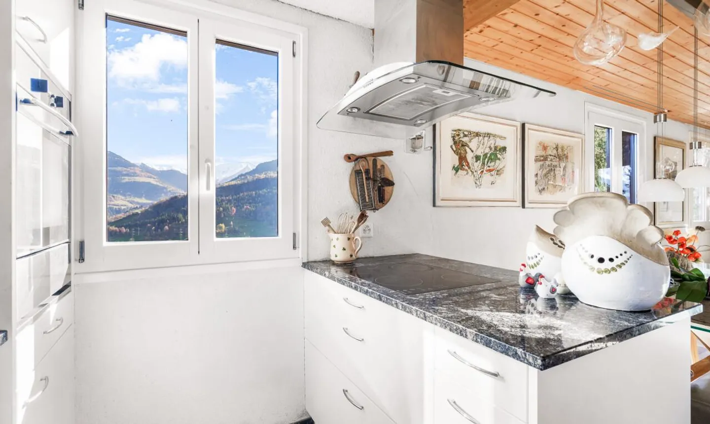 Charming chalet with incomparable views in Ruschein GR - Photo 7 of 11