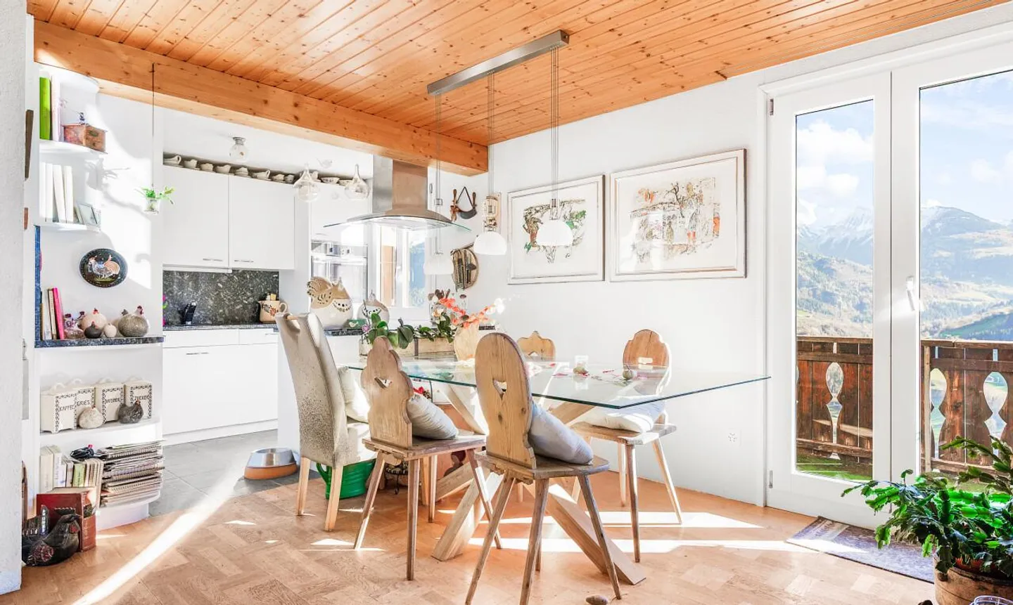 Charming chalet with incomparable views in Ruschein GR - Photo 8 of 11