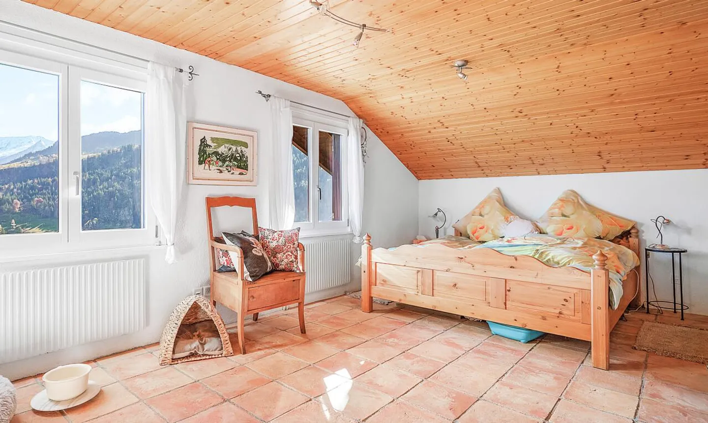 Charming chalet with incomparable views in Ruschein GR - Photo 10 of 11