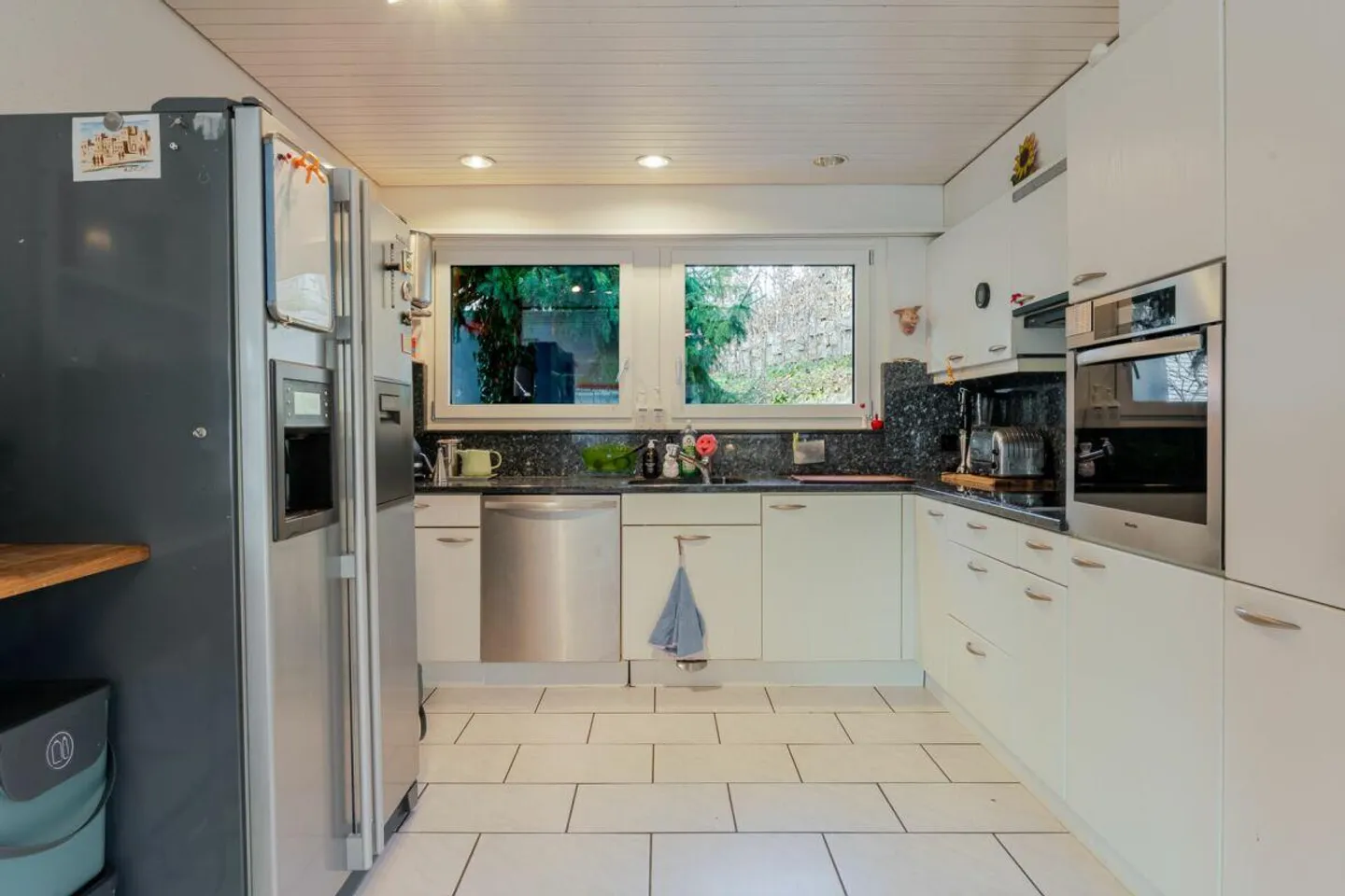 Detached 6.5-room single-family house with pool in a prime location - Photo 6 of 13