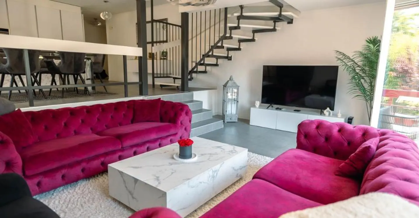 Rare! Renovated triplex penthouse of 6 rooms, close to the center - Photo 5 of 12