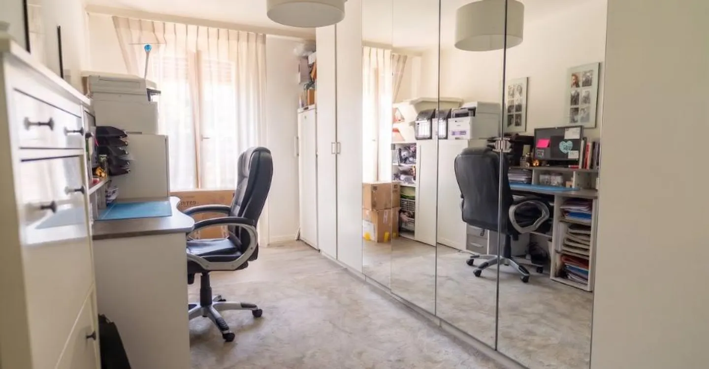 Rare! Renovated triplex penthouse of 6 rooms, close to the center - Photo 7 of 12