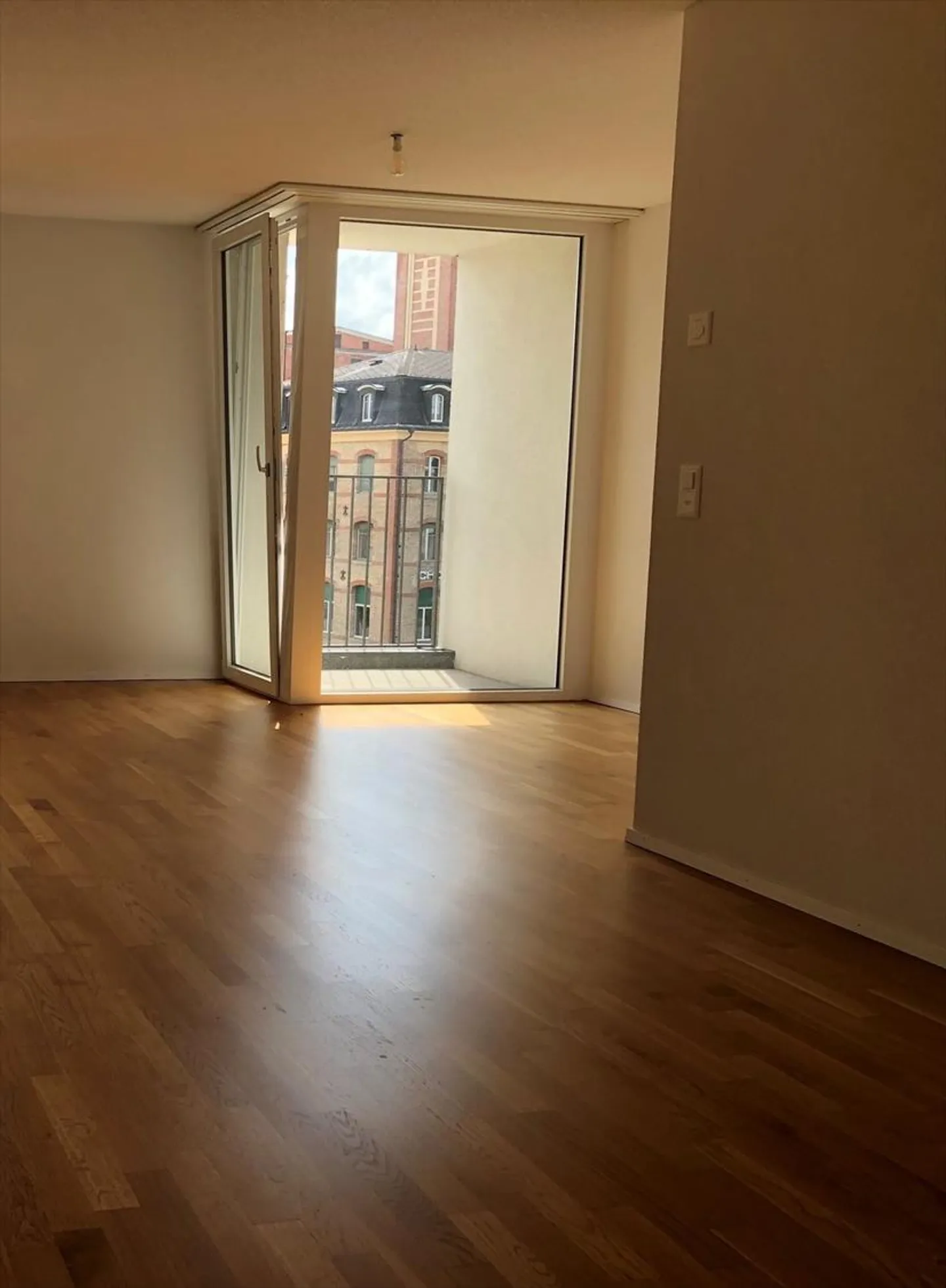 Appartement moderne au centre-ville - Photo 2 sur 4