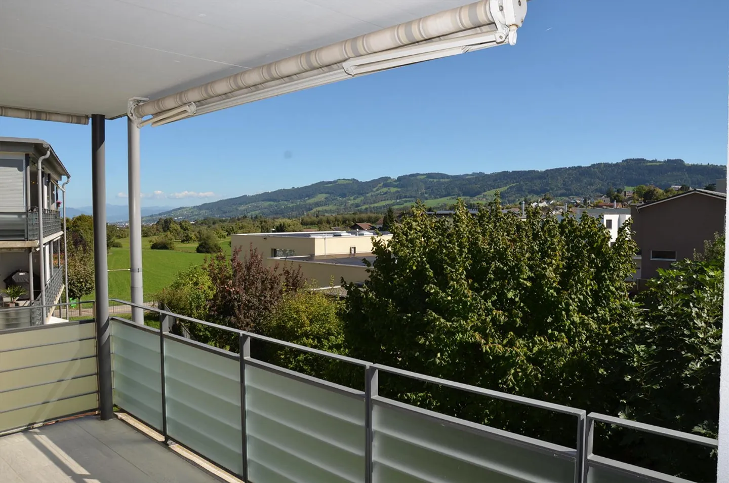 Bright family apartment with a view of greenery - Photo 1 of 14