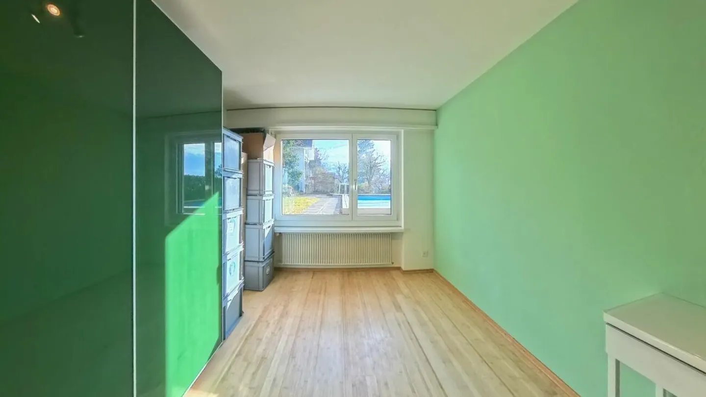 Detached 6.5-room single-family house with pool in a prime location - Photo 11 of 13