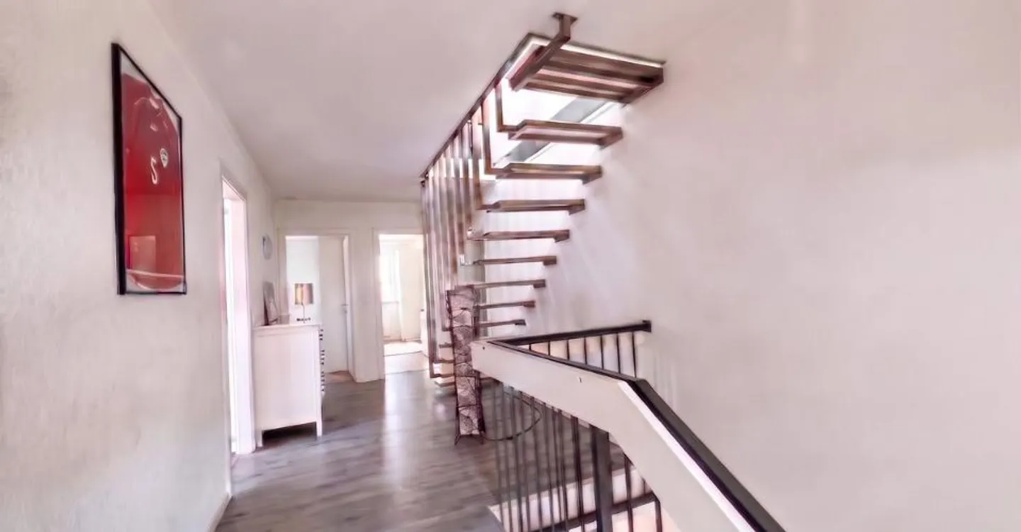 Rare! Renovated triplex penthouse of 6 rooms, close to the center - Photo 12 of 12