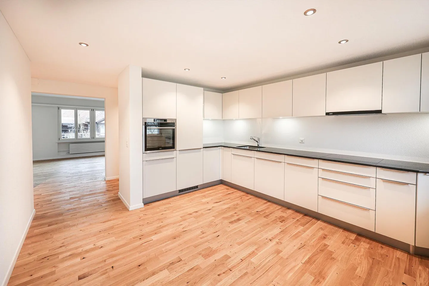 Attractive, fully renovated apartment in the heart of Wohlen - Photo 2 of 8