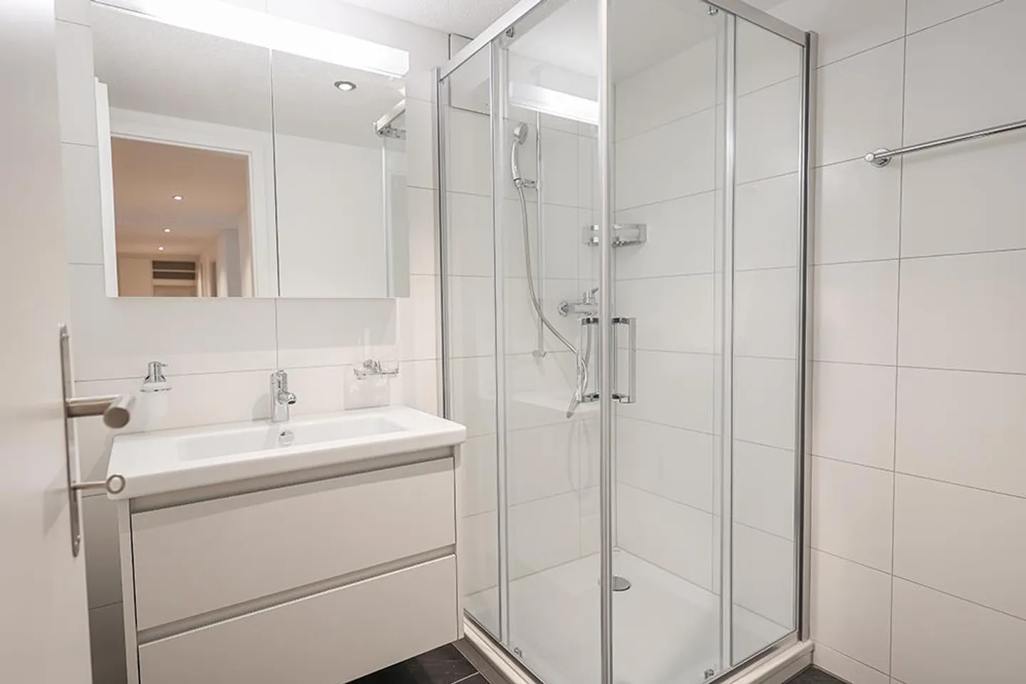 Attractive, fully renovated apartment in the heart of Wohlen - Photo 7 of 8