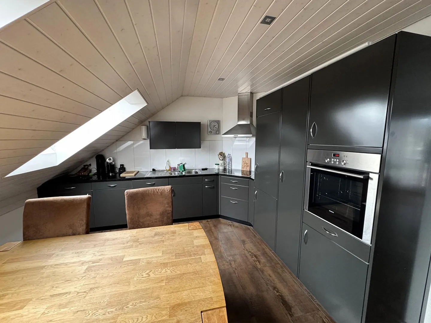 Ottimo attico di 2,5 stanze con grande terrazza - Foto 4 di 8