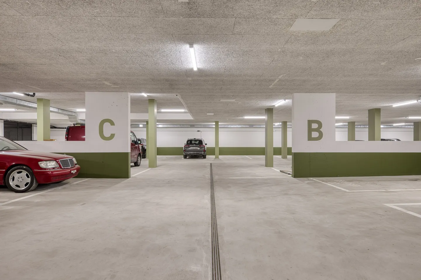 Places de parking modernes et locaux disponibles à louer - Photo 3 sur 3