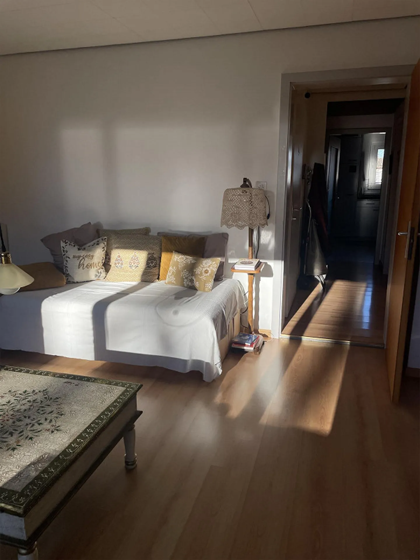 Charmante, lumineuse appartement de 2,5 pièces avec balcon et vue sur la montagne - Photo 5 sur 19