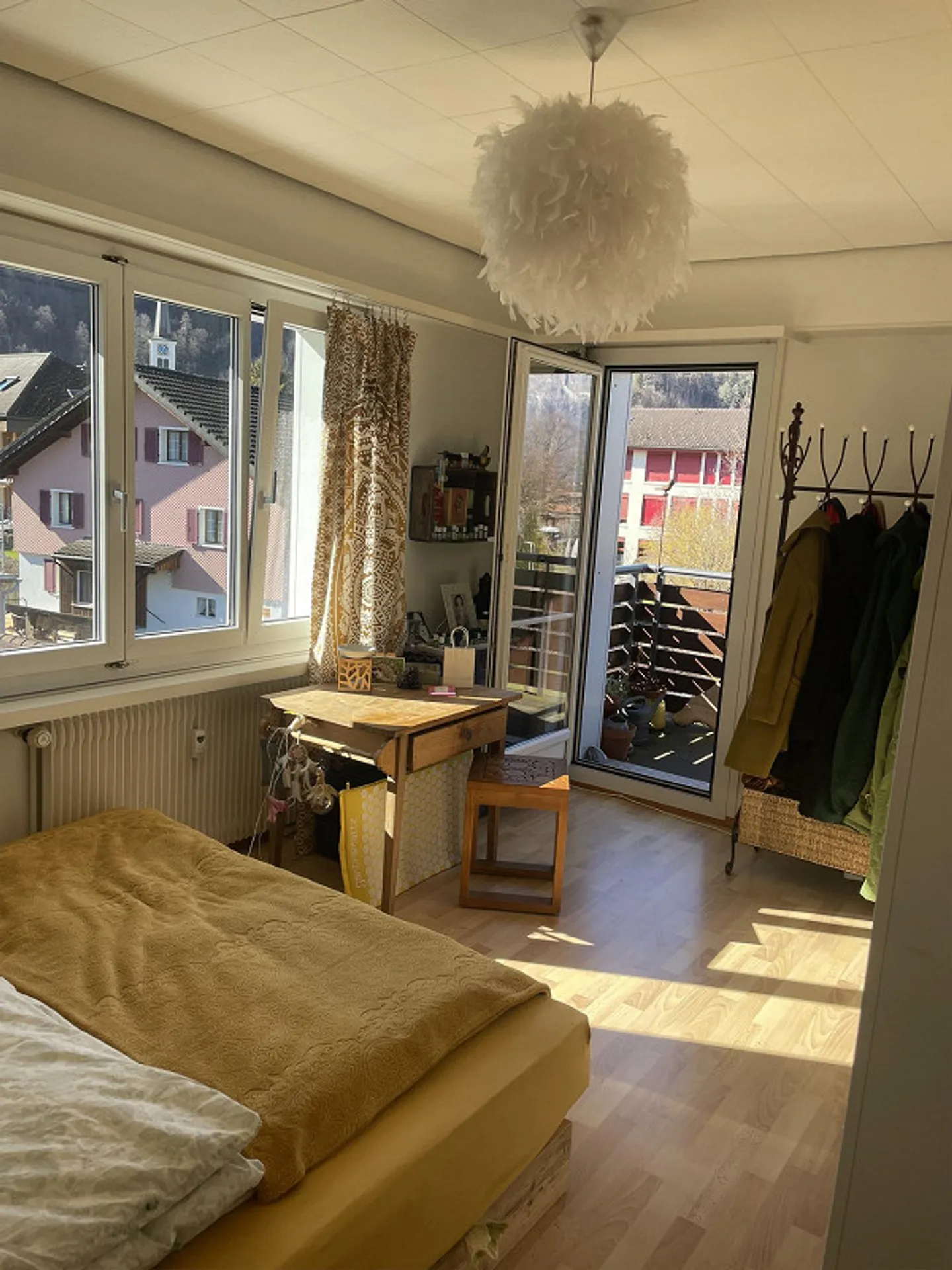 Charmante, lumineuse appartement de 2,5 pièces avec balcon et vue sur la montagne - Photo 13 sur 19