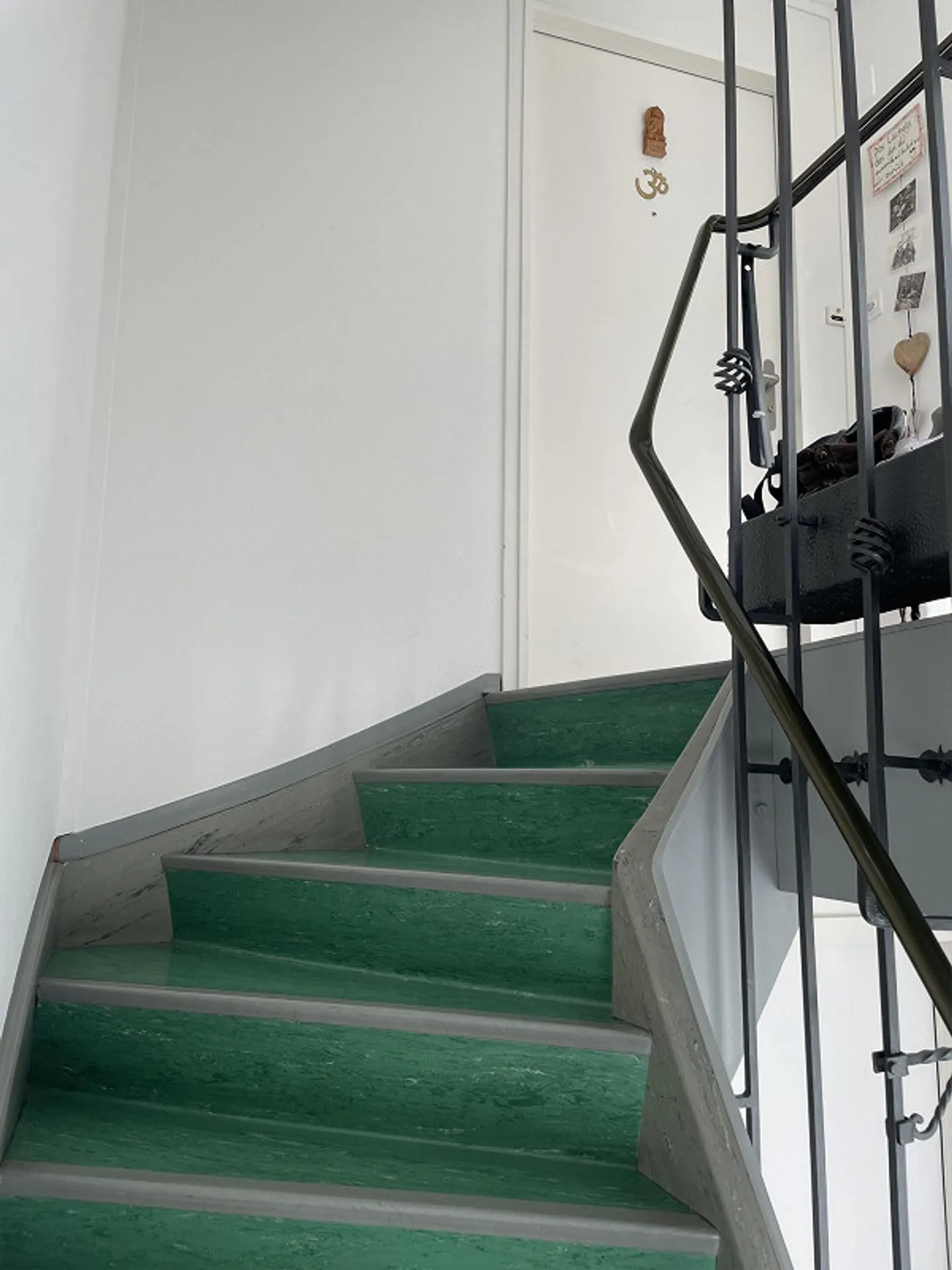 Charmante, lumineuse appartement de 2,5 pièces avec balcon et vue sur la montagne - Photo 19 sur 19