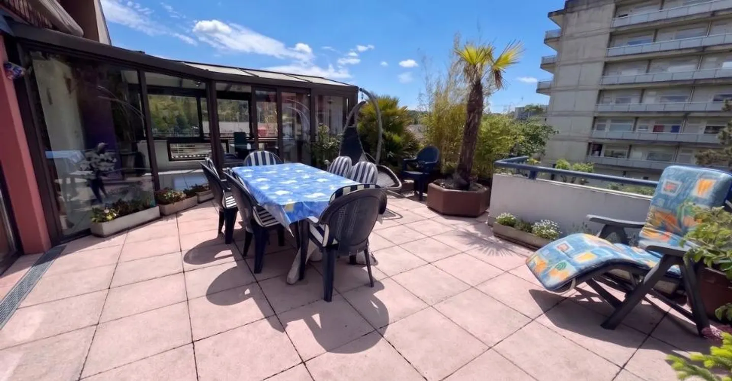 Yverdon - Duplex-Penthouse mit 5,5 Zimmern, großer Terrasse und Winterveranda - Foto 7 von 12