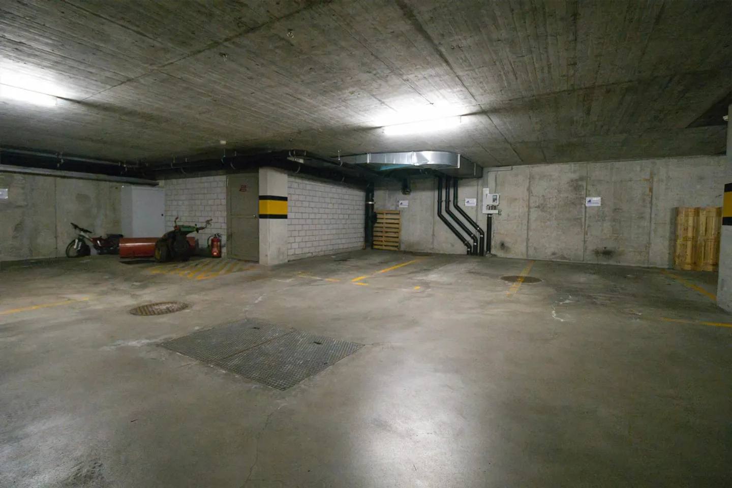 Bright, fully developed office and commercial spaces at a top price! - Photo 12 of 18