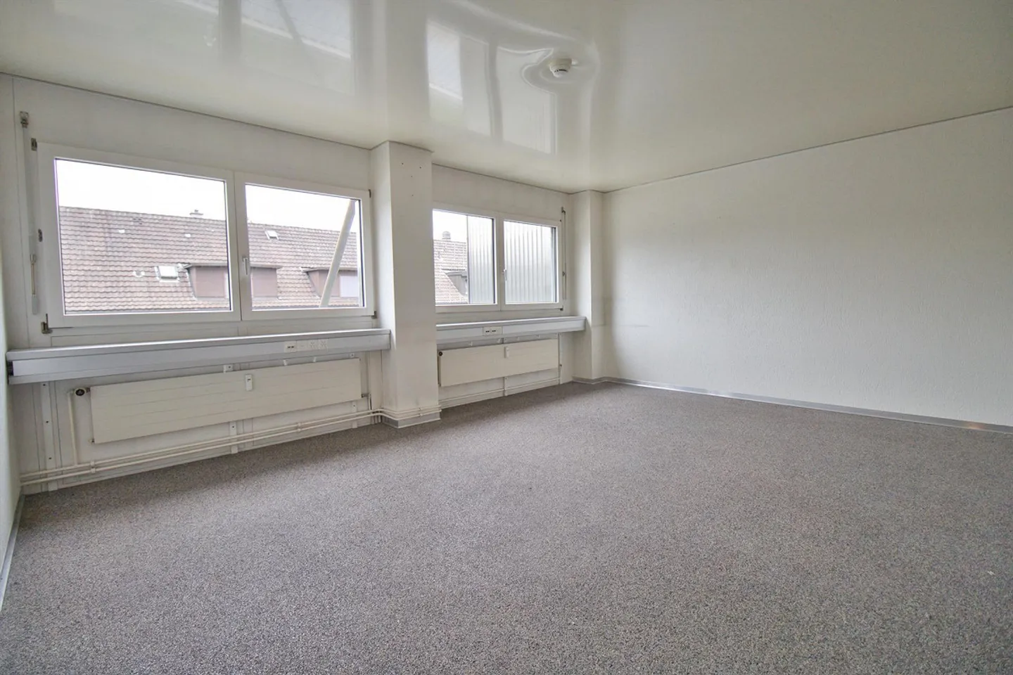 Bright, fully developed office and commercial spaces at a top price! - Photo 14 of 18