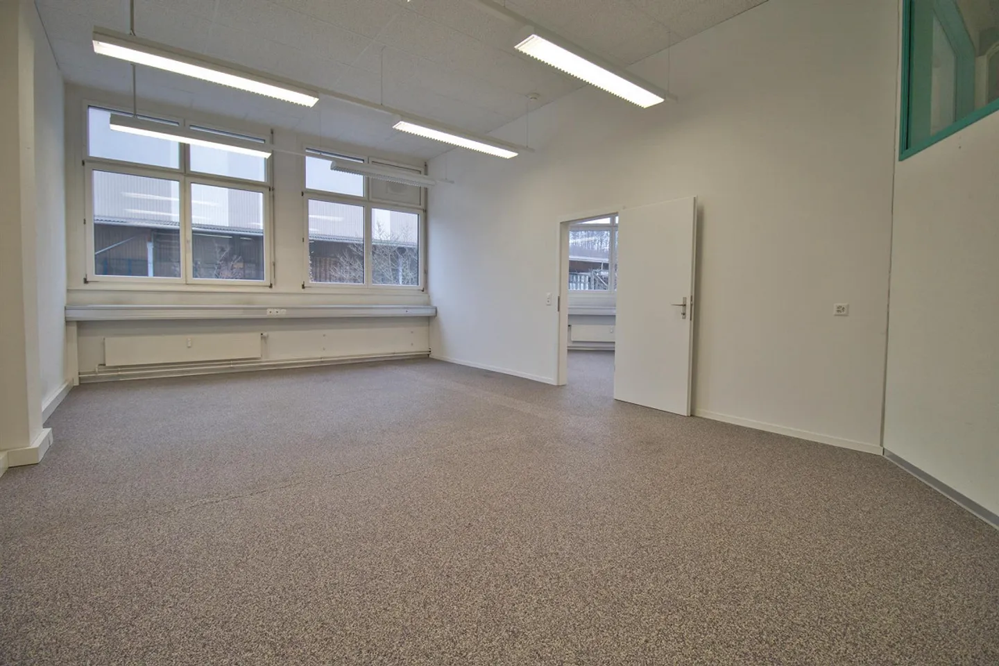 Bright, fully developed office and commercial spaces at a top price! - Photo 16 of 18