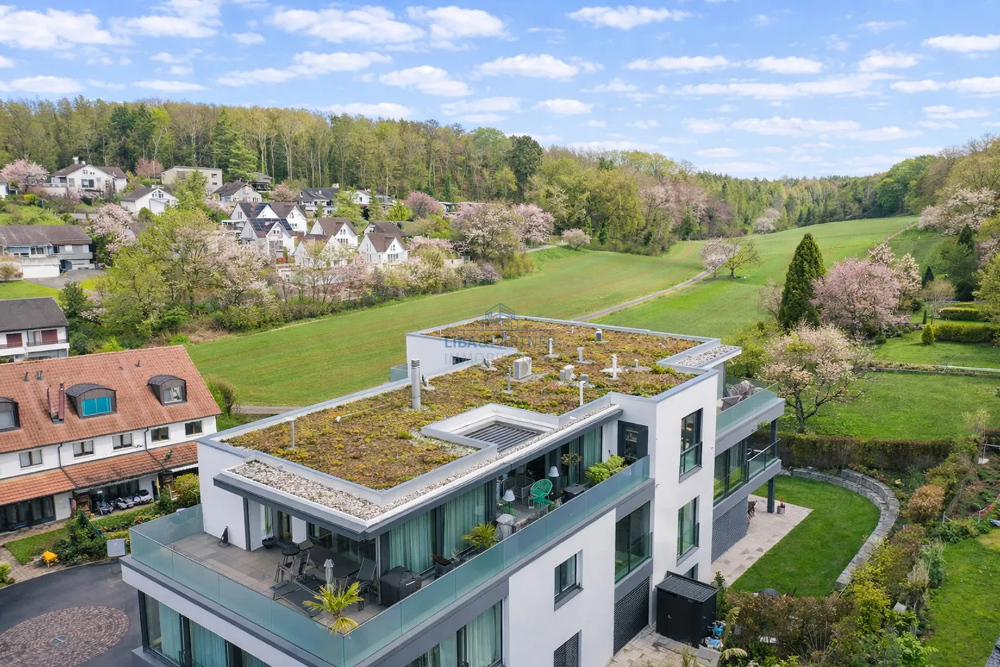 Elegante Attikawohnung mit Aussicht - Foto 1 von 14