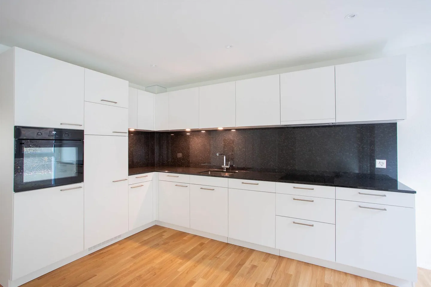 Top moderne 2.5 Zimmer-Wohnung im Grünen - Foto 3 von 7