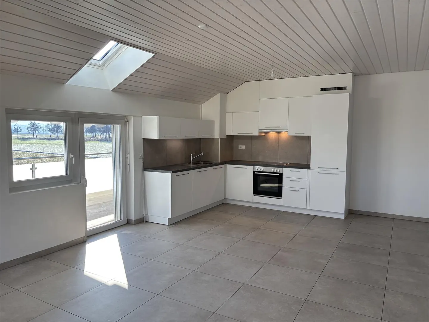 Schönes 3,5-Zimmer-Apartment mit freier Sicht in Montbrelloz - Photo 1 of 12