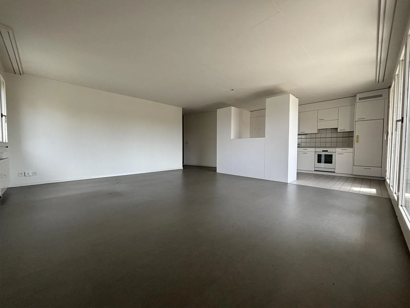 Bright 4.5 room apartment in a quiet neighborhood - Photo 2 of 10