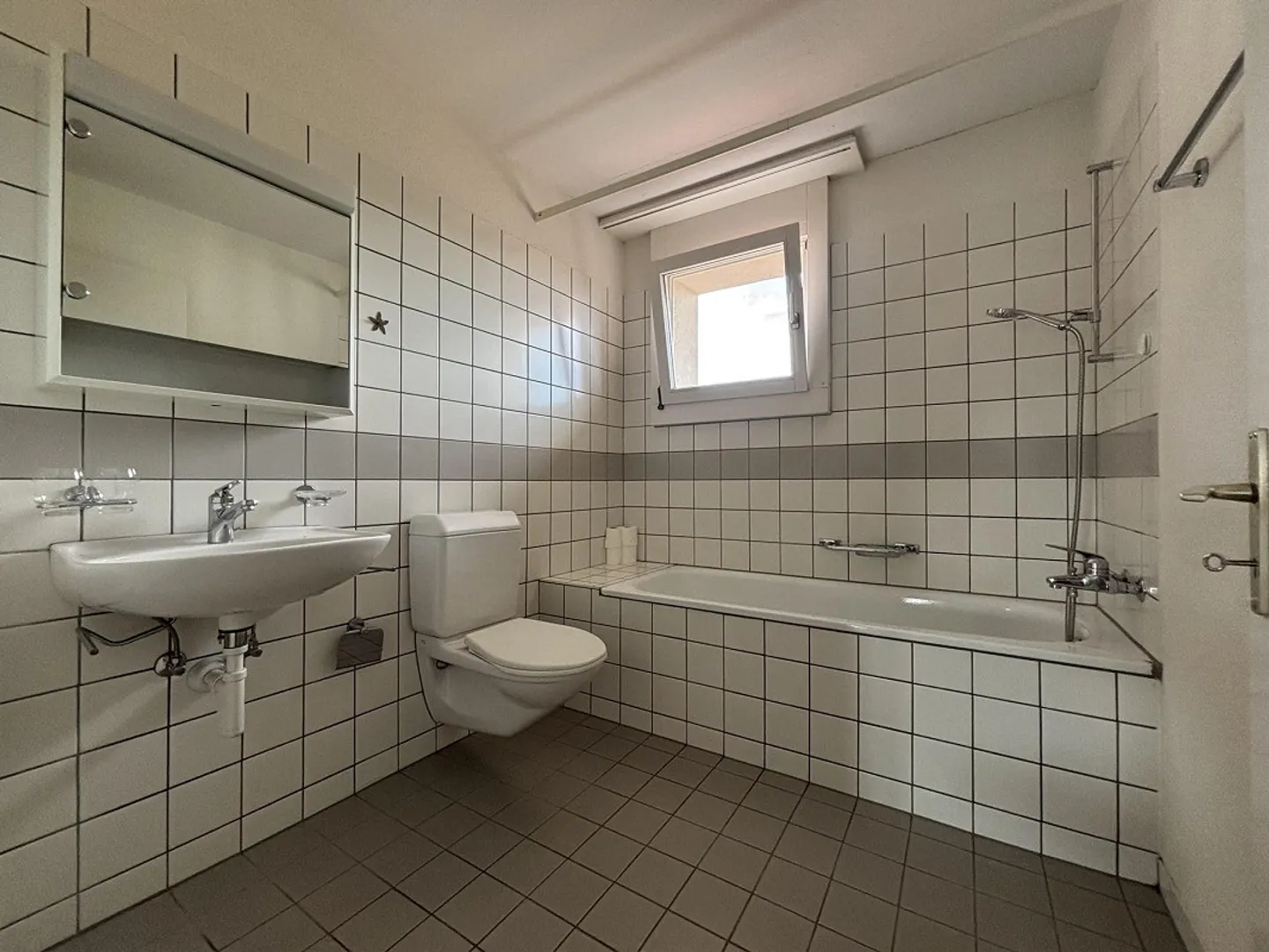 Bright 4.5 room apartment in a quiet neighborhood - Photo 6 of 10