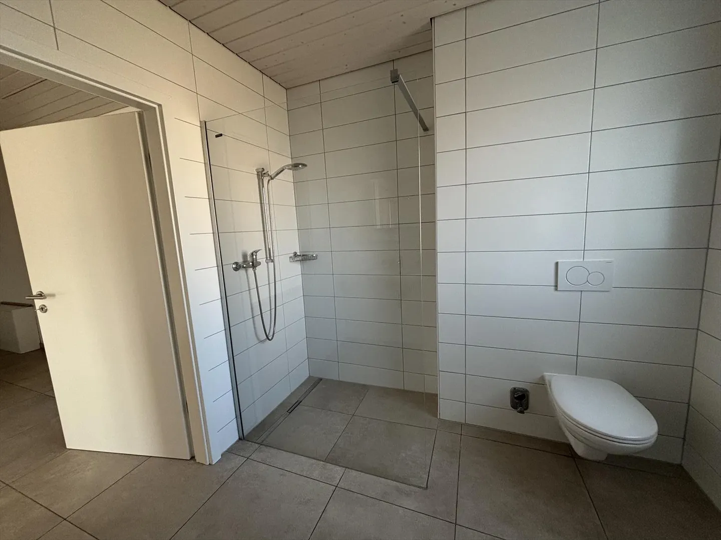 Schönes 3,5-Zimmer-Apartment mit freier Sicht in Montbrelloz - Photo 9 of 12