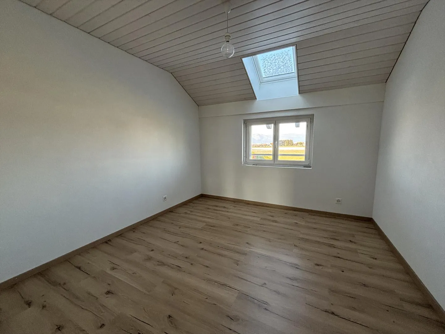 Schönes 3,5-Zimmer-Apartment mit freier Sicht in Montbrelloz - Photo 11 of 12