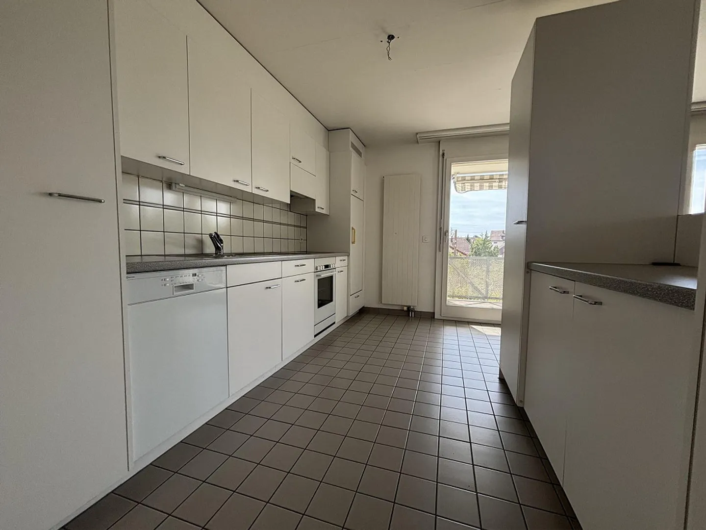 Bright 4.5 room apartment in a quiet neighborhood - Photo 4 of 10