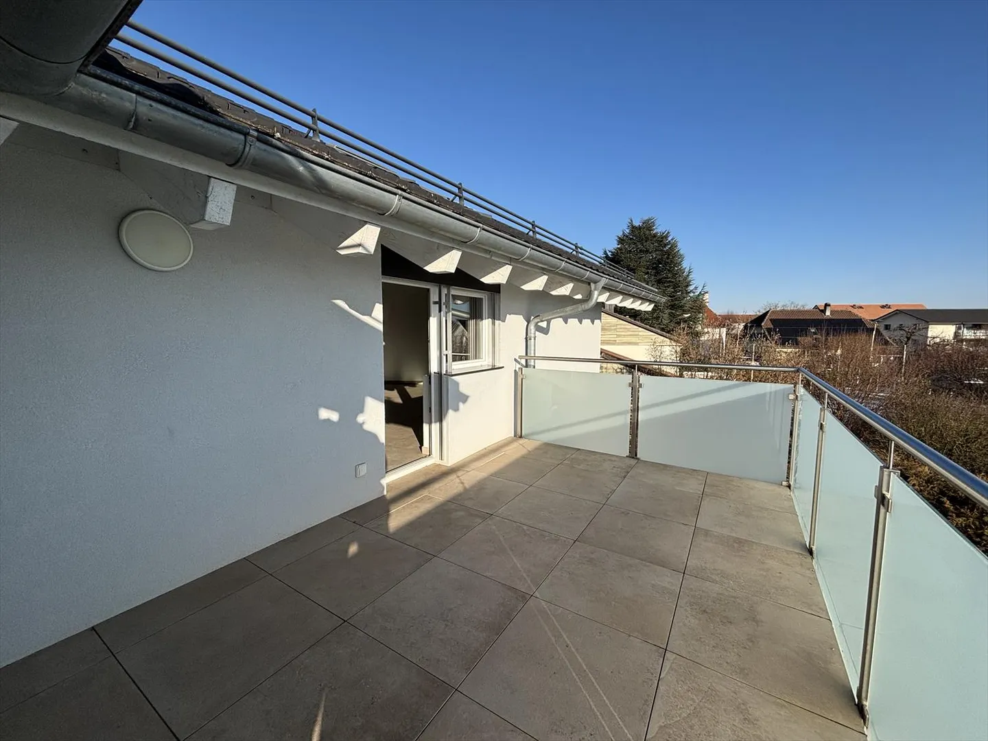 Schönes 3,5-Zimmer-Apartment mit freier Sicht in Montbrelloz - Photo 5 of 12