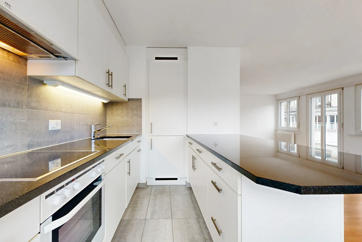 Apartment in the heart of Lausanne! - Photo 2 of 9