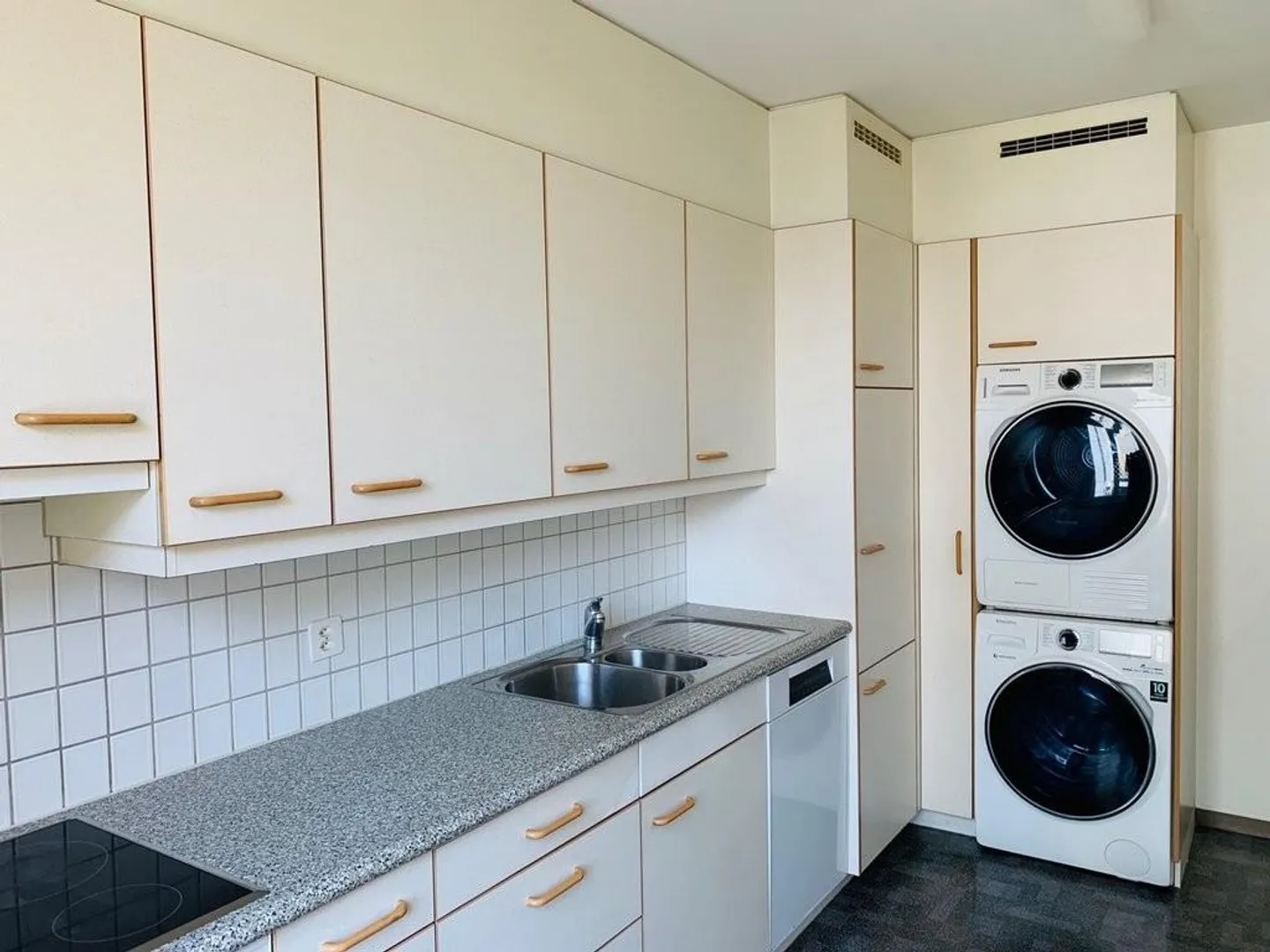 Vivre dans un emplacement privilégié : Appartement lumineux de 5 pièces - Photo 3 sur 10