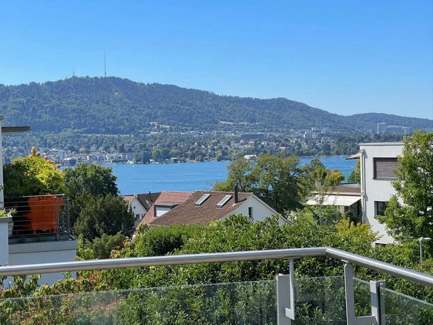 Residence in Zollikon with lake view - Photo 1 of 13
