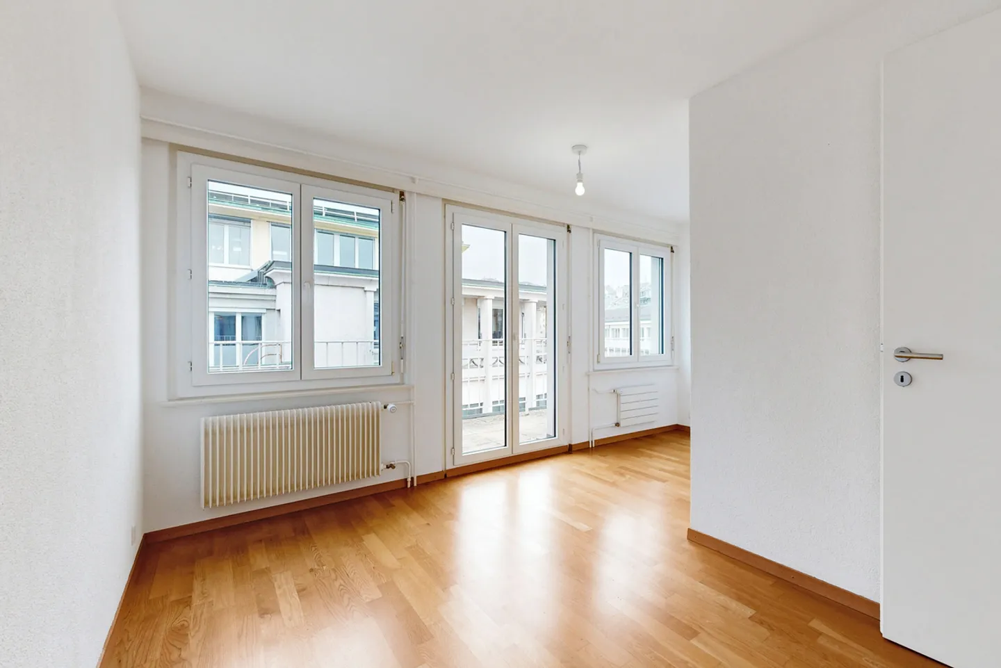 Apartment in the heart of Lausanne! - Photo 5 of 9