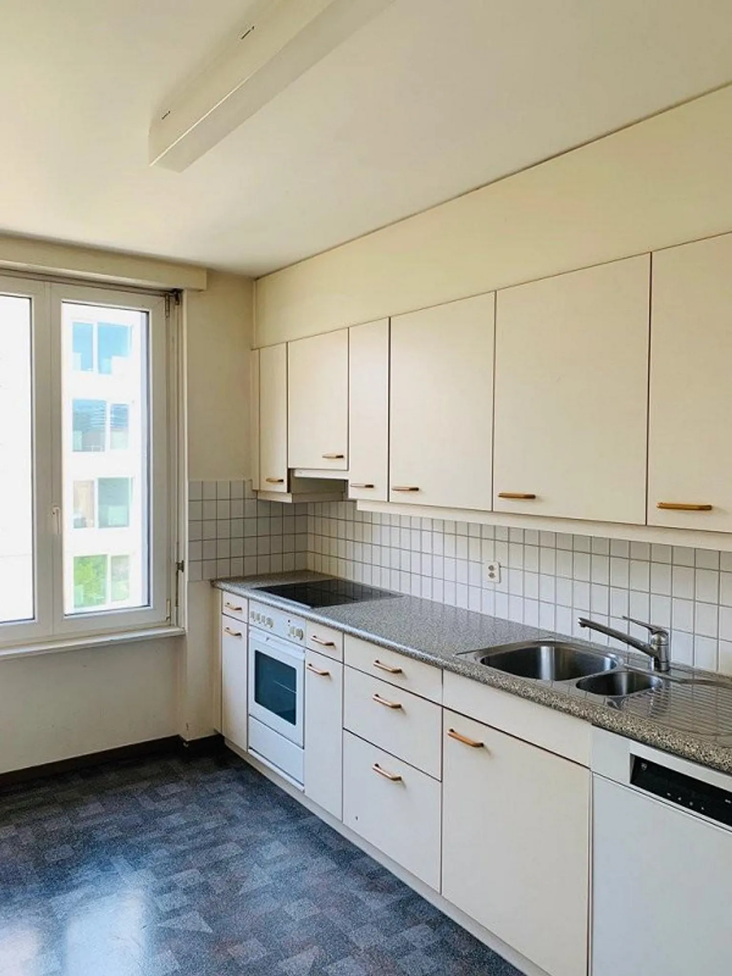 Vivre dans un emplacement privilégié : Appartement lumineux de 5 pièces - Photo 2 sur 10