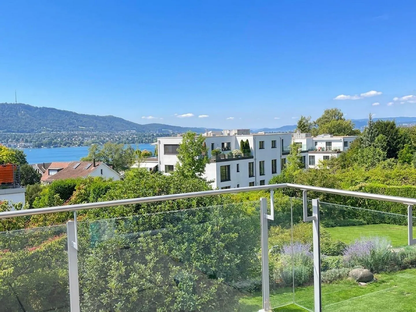 Residence in Zollikon with lake view - Photo 5 of 13