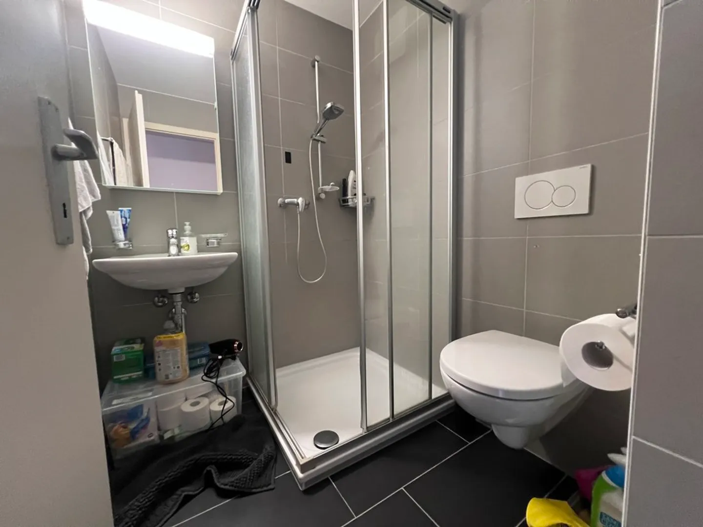 Charming Studio with Balcony - Photo 4 of 4