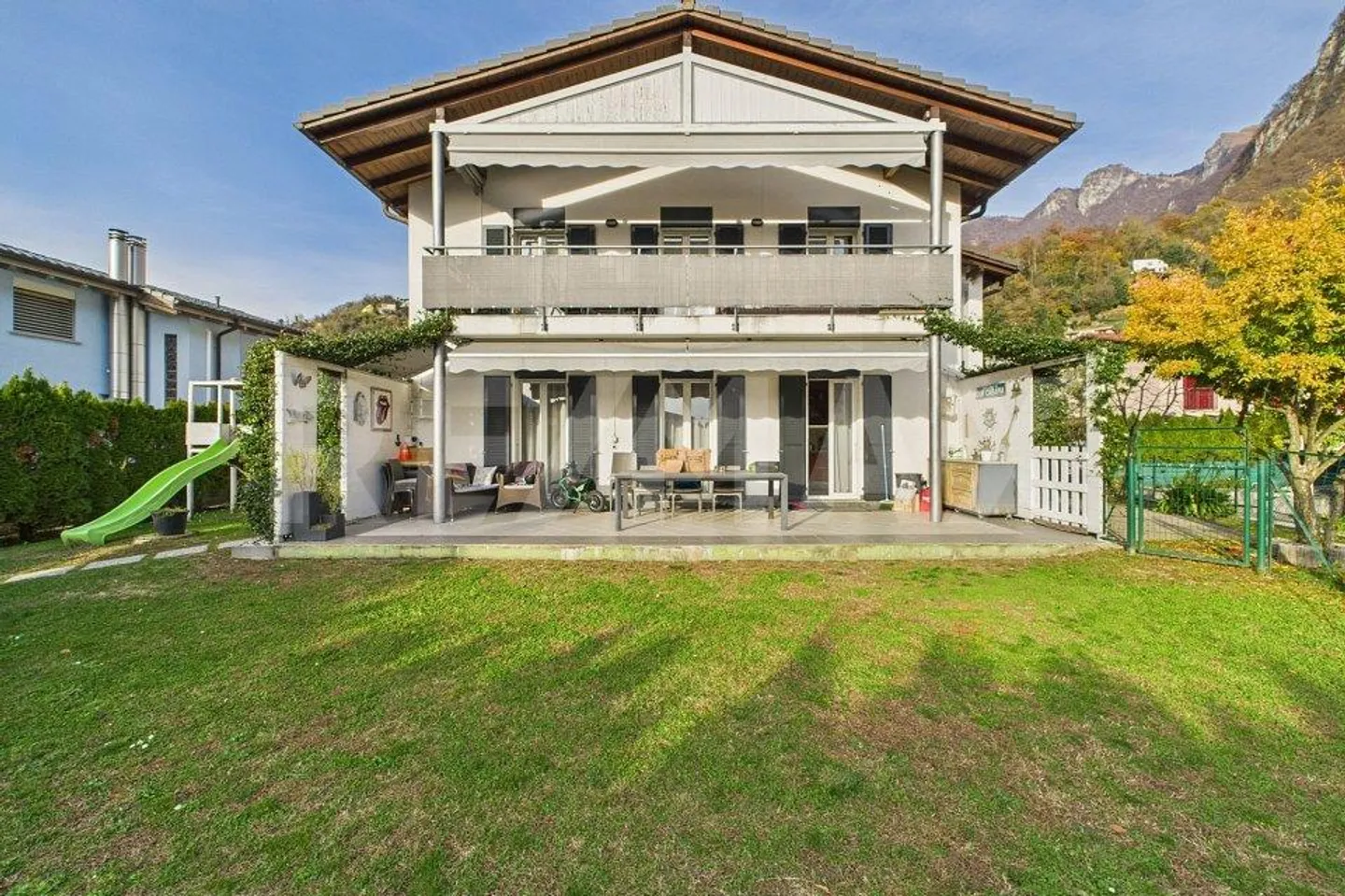 Geräumiges Doppelhaus - Foto 1 von 13