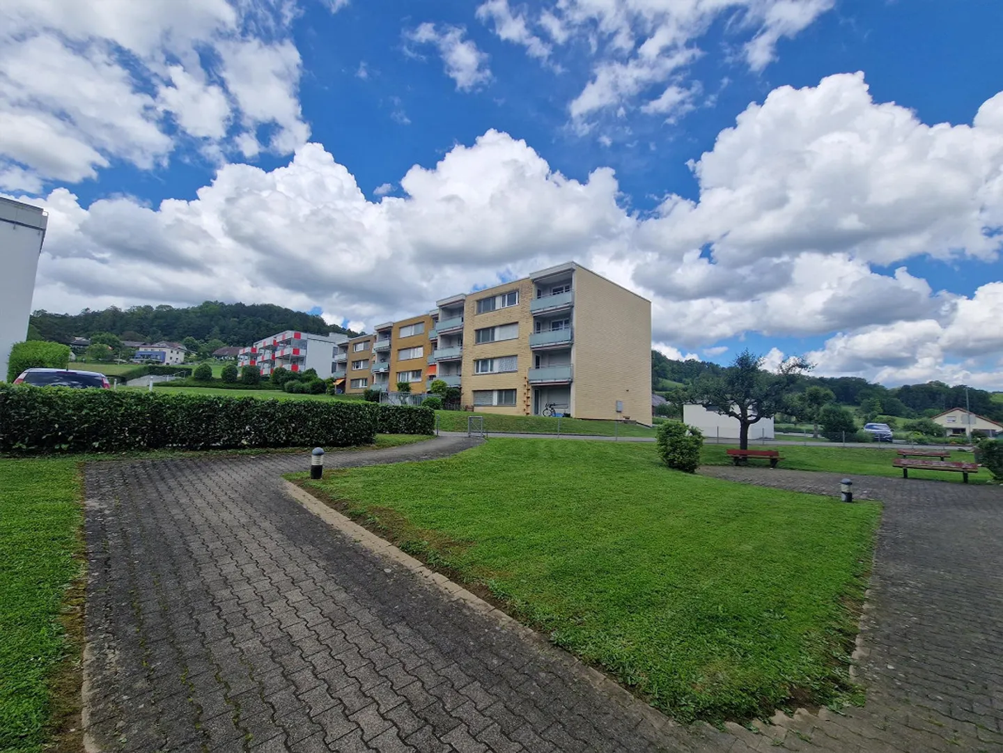 Luminoso appartamento di 3,5 stanze in un quartiere tranquillo - Foto 1 di 9