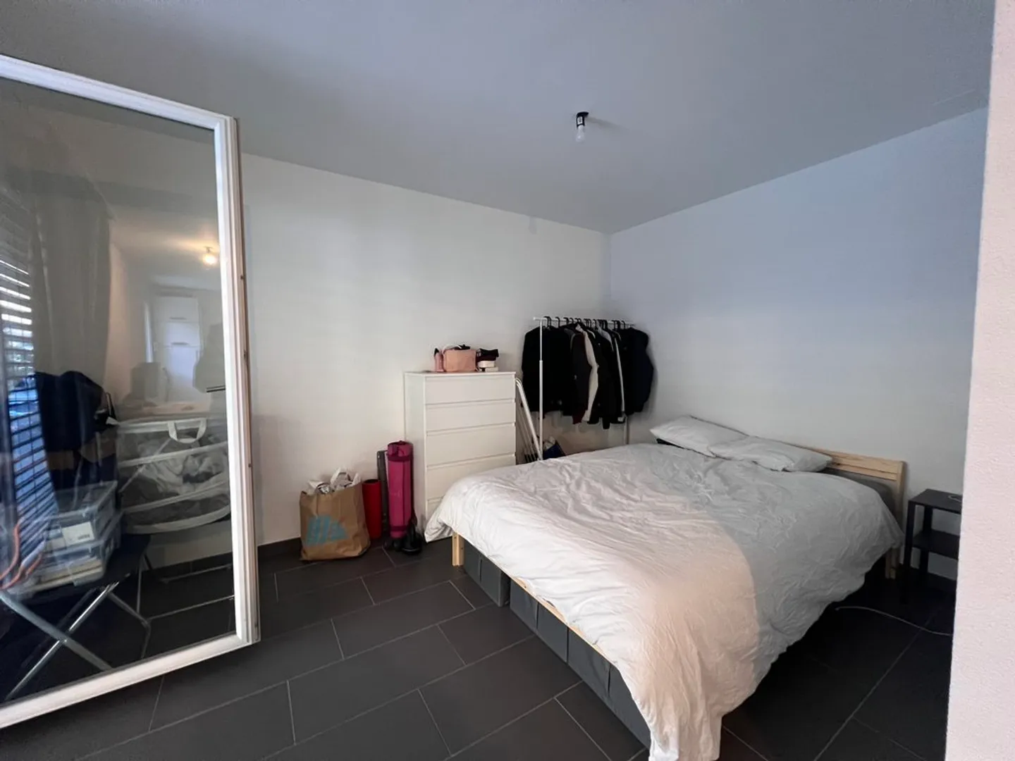 Charming Studio with Balcony - Photo 2 of 4